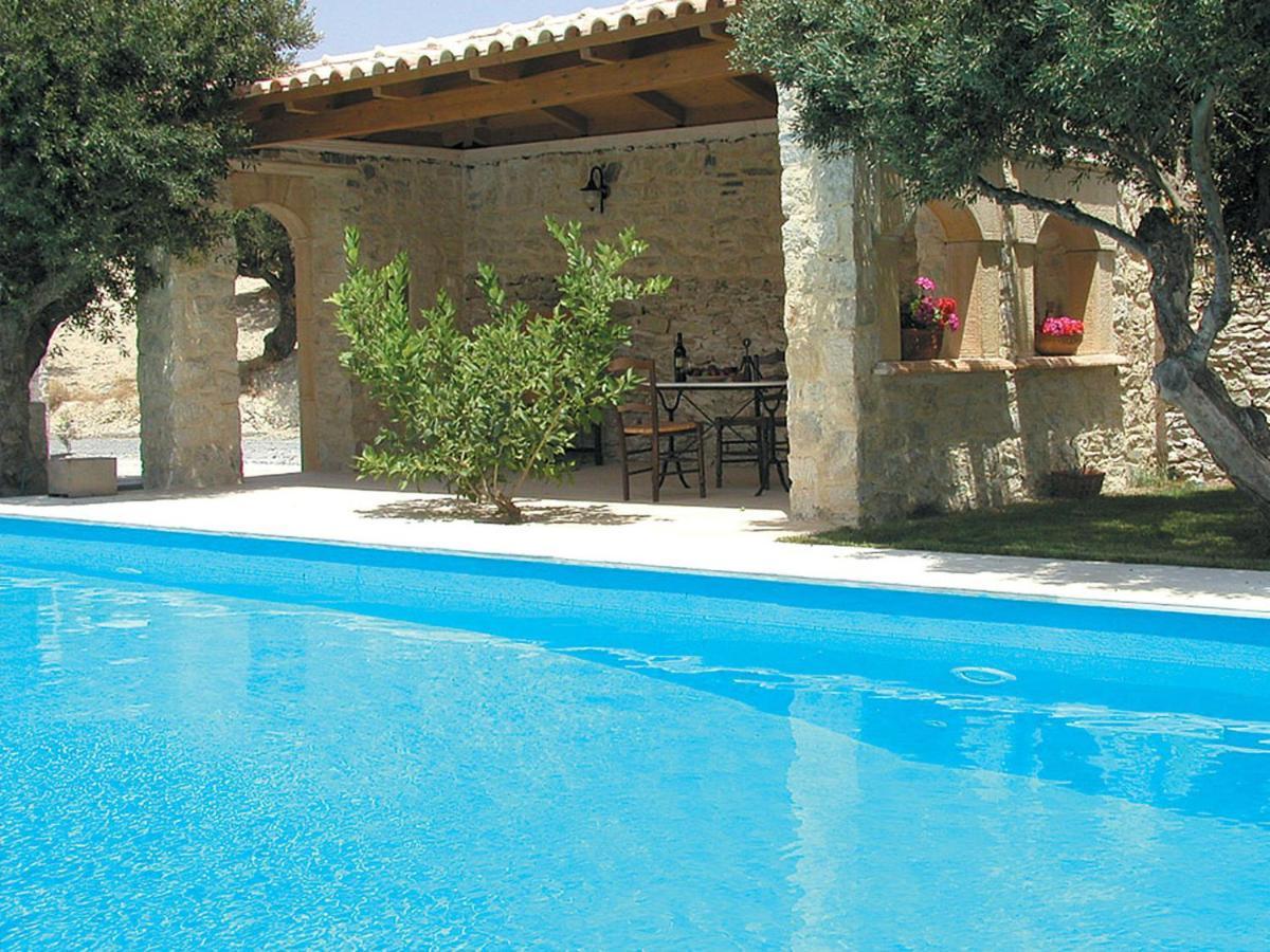 Villa Sprawling Vlilla In Malades Agios Sillas Esterno foto