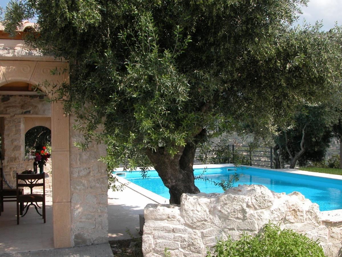 Villa Sprawling Vlilla In Malades Agios Sillas Esterno foto