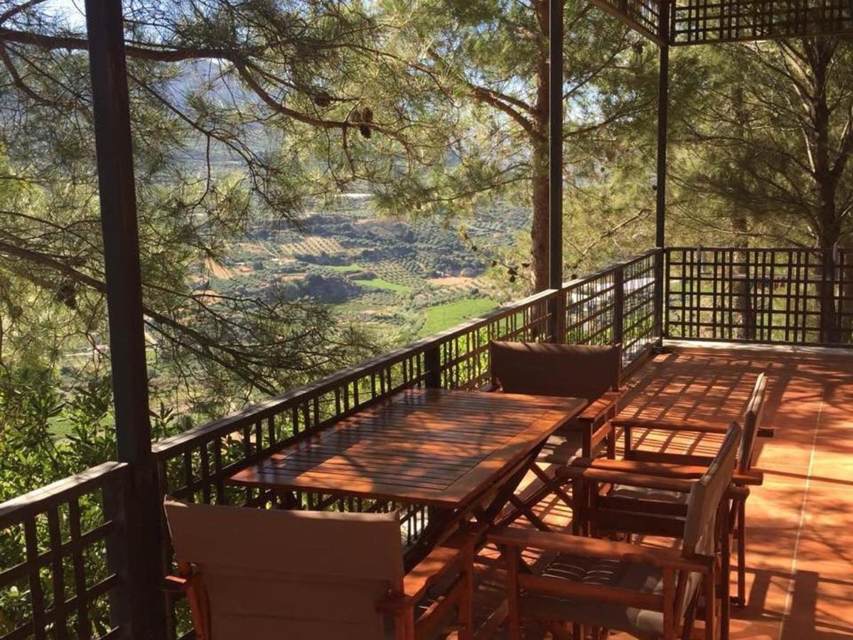Villa Sprawling Vlilla In Malades Agios Sillas Esterno foto