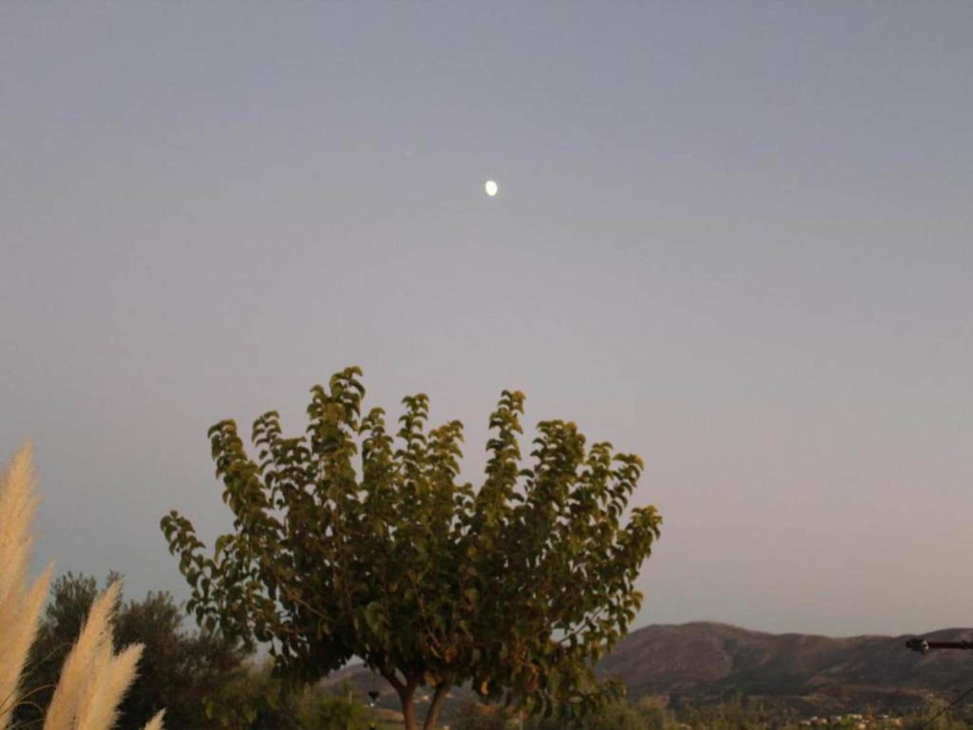 Villa Sprawling Vlilla In Malades Agios Sillas Esterno foto