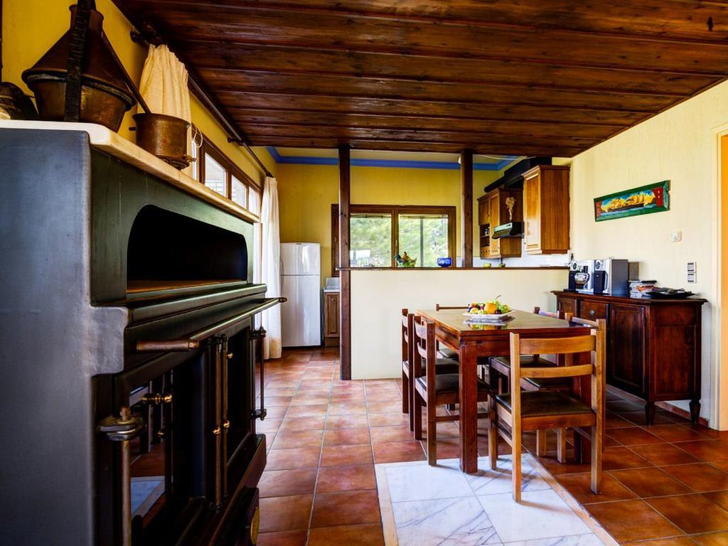 Villa Sprawling Vlilla In Malades Agios Sillas Esterno foto